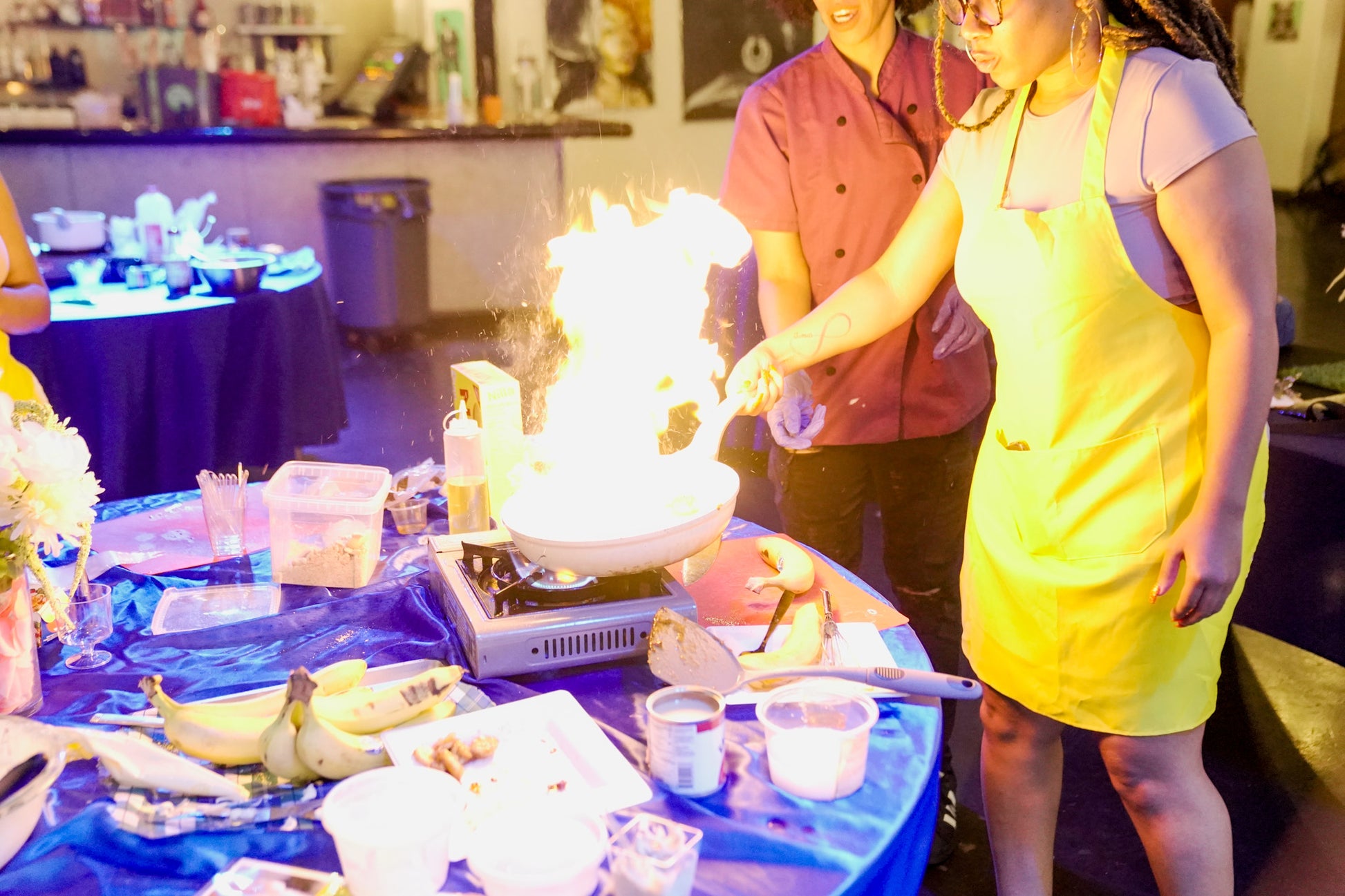 Students cooking tequila shrimp and grits in Atlanta brunch cooking class